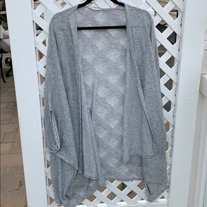 Promesa batwing kimono grey/white striped sz M/L